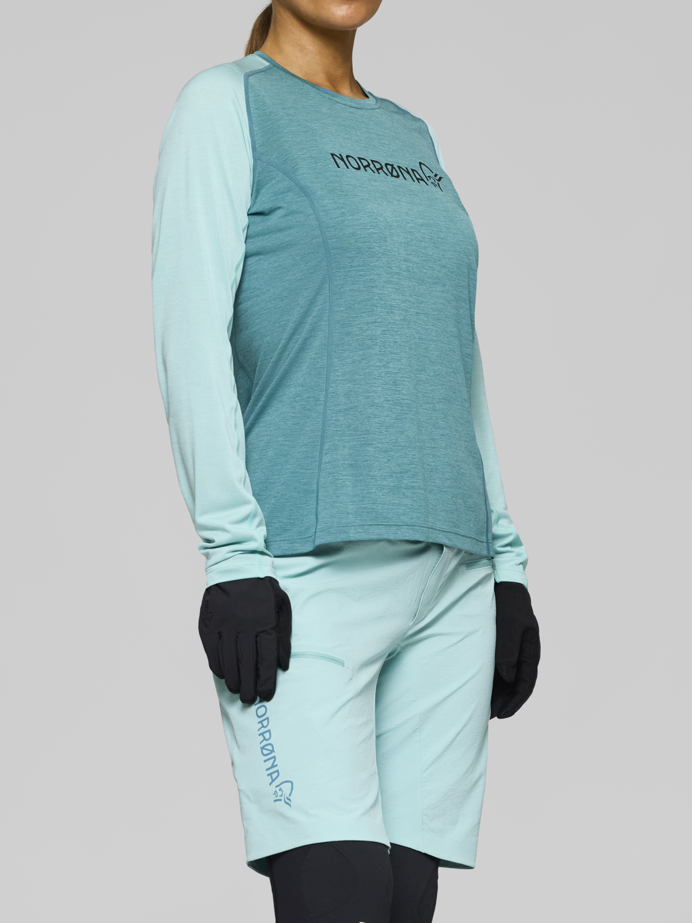 Norrona Women's fjørå equaliser lightweight Long Sleeve Brittany Blue/Aqua Haze