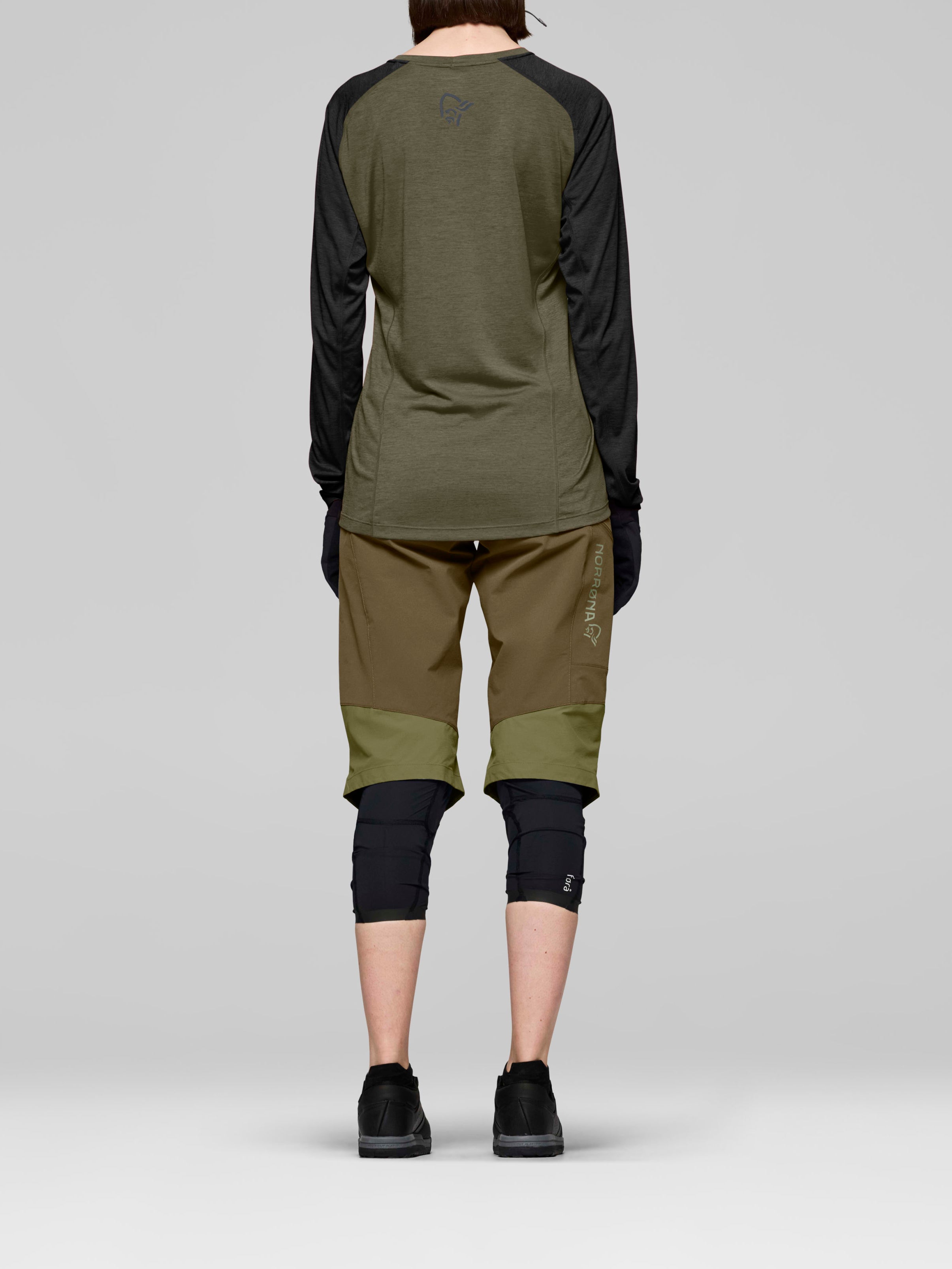 Norrona Women's fjørå equaliser lightweight Long Sleeve Olive Night