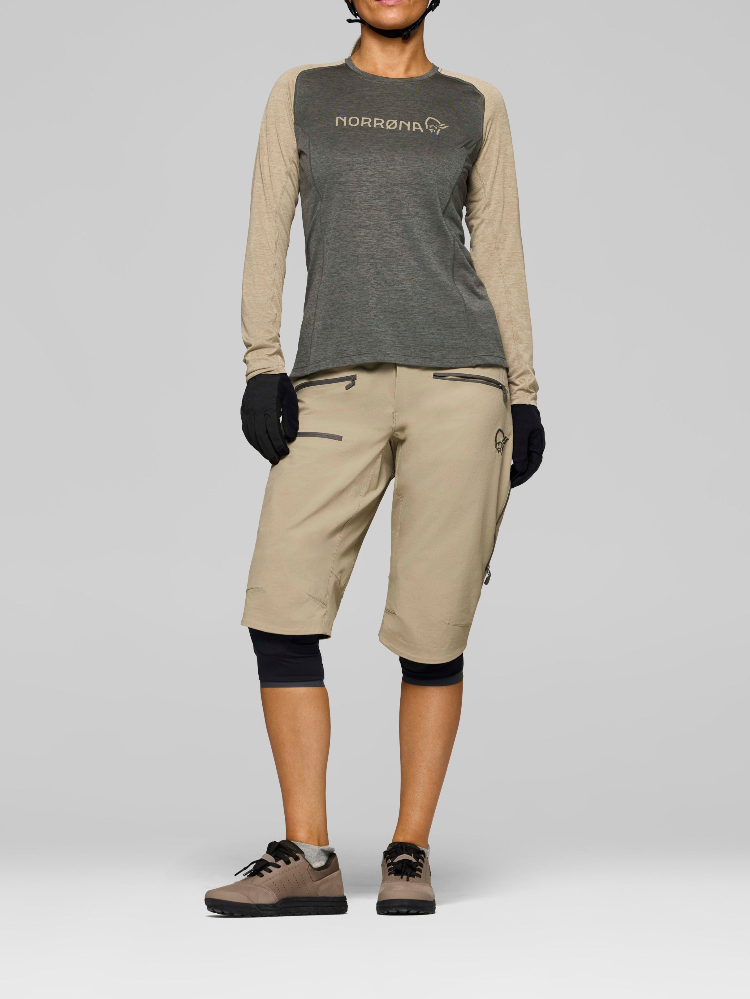 Norrona Women's fjørå equaliser lightweight Long Sleeve Beluga/Winter Twig