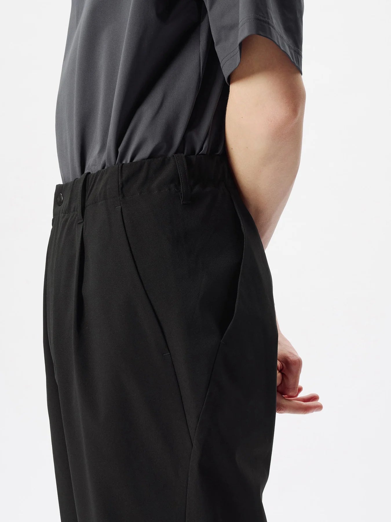 Goldwin One Tuck Tapered Light Pants Black